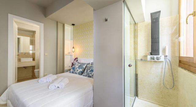 Candia Suites & Rooms
