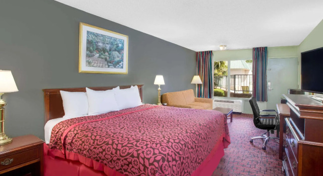 Двухместный номер Standard Days Inn by Wyndham McComb MS