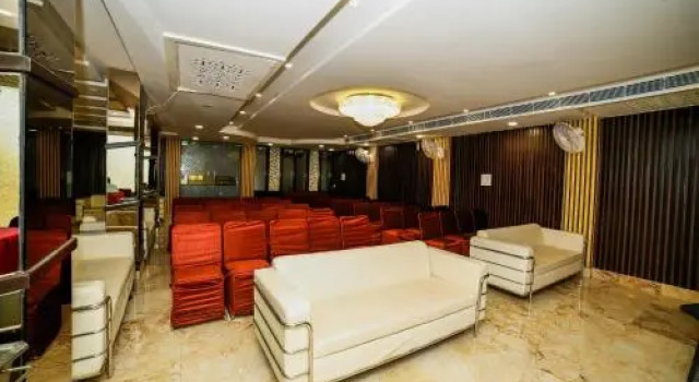 OYO 22752 Hotel Celebration Inn, Забронировать Отель Отели штата Махараштры 3 звезды, 3*
