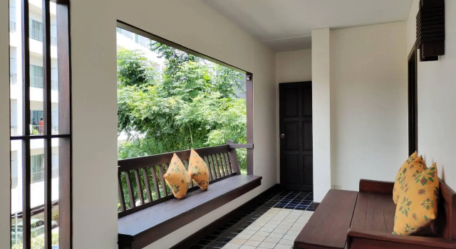 Семейный номер Standard с балконом Ban Kong Rao Guesthouse - Quiet Santitham Oasis - Charming Garden & Mountain Views