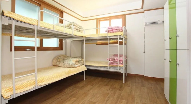 Кровать в общем номере Gyeongju Bee House