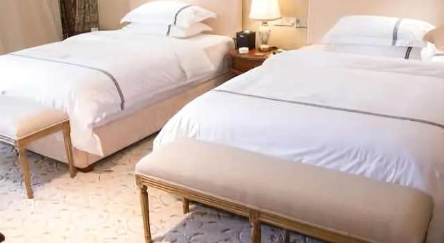Byrne Leeds Hotel, Rezerwuj Hotel Hotele w Kunming z parkingiem, Parking