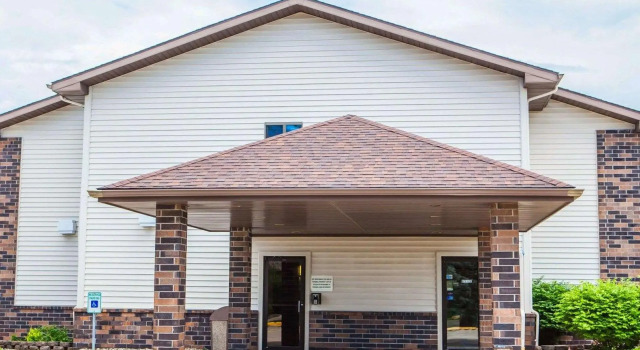 Номер Standard Quality Inn Galesburg near US Highway 34 and I-74