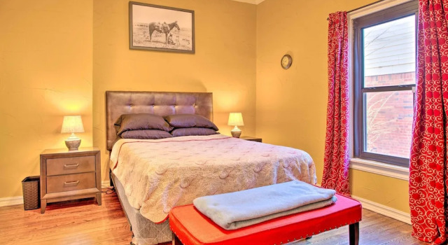 Pet-friendly OKC Home w/ Yard ~ 5 Mi to Dtwn!, Varaa Lomakoti Mökit kohteessa Oklahoma, Mökki