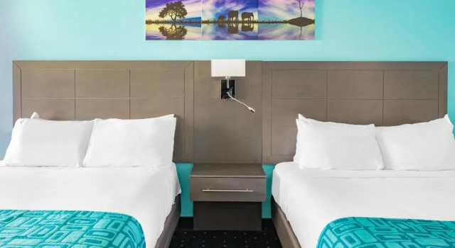 Четырёхместный номер Standard Howard Johnson by Wyndham Gananoque