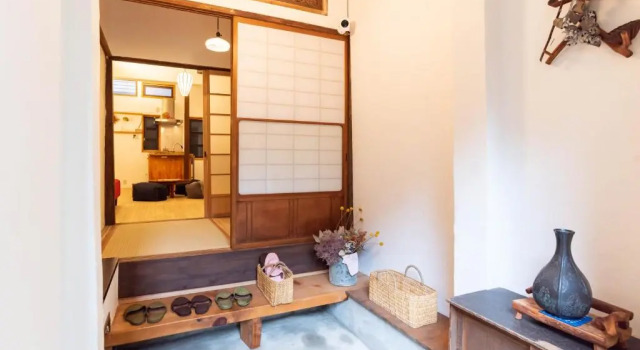 Коттедж back alley residence Hibi