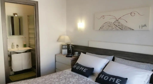 Двухместный номер Standard с балконом B&B Carolina Napoli-Vomero