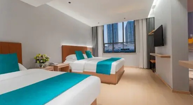 Люкс Freedom Hotel (Yichang Binjiang Wanda Tourist Center)