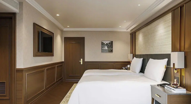Paradise Legacy Cruise Halong