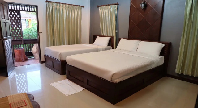 Tong Hotel, Varaa Hotelli Hotellit North-Eastern Thailand pysäköinnillä, Pysäköinti