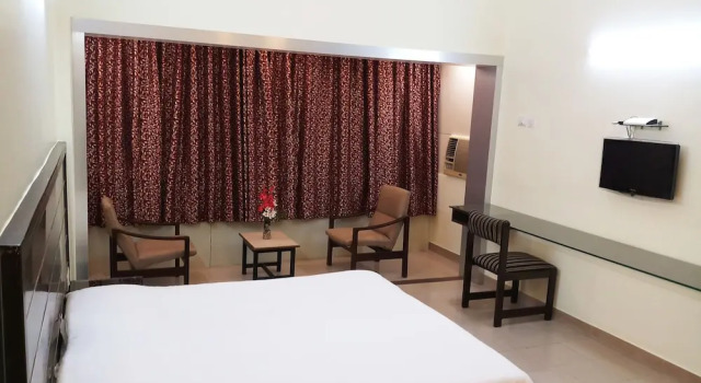 Трёхместный номер Superior с красивым видом из окна Hotel Raviraj