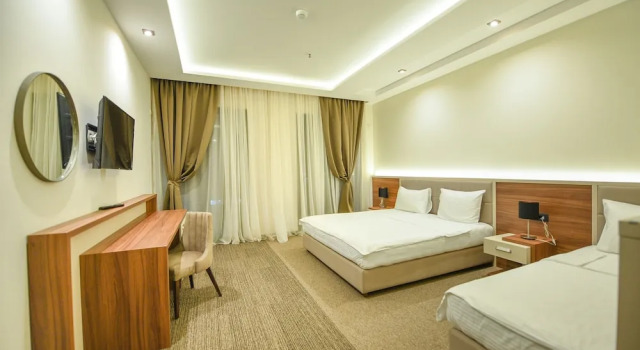 Трёхместный номер Comfort с балконом Hotel Lazaro