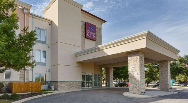 Comfort Suites Medical Center near Six Flags