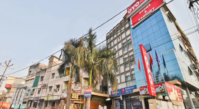 OYO 1635 Hotel Dash Continental, Rezervovat Hotel Hotely v Gujarat s parkováním, Parkování