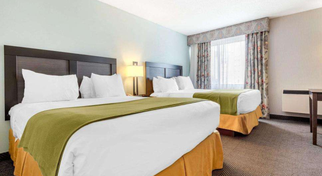 Quality Inn & Suites Toronto West 401-Dixie, Varaa Hotelli Mississauga 
