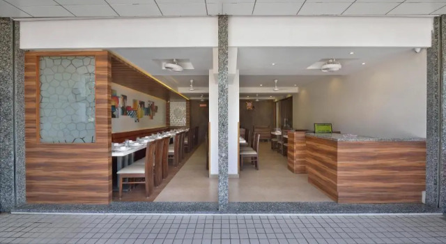 The Eastern Hotel, Rezerwuj Hotel Ankleshwar Gujarat