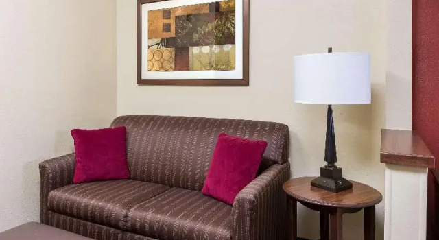 Студия Hampton Inn Shawnee