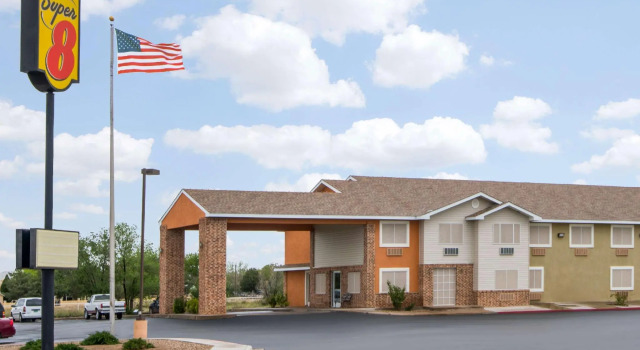 Четырёхместный номер Standard Super 8 by Wyndham Portales