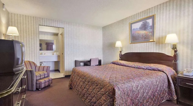 Super 8 East Lansing/University Area, Buchen Sie Hotel East Lansing Michigan