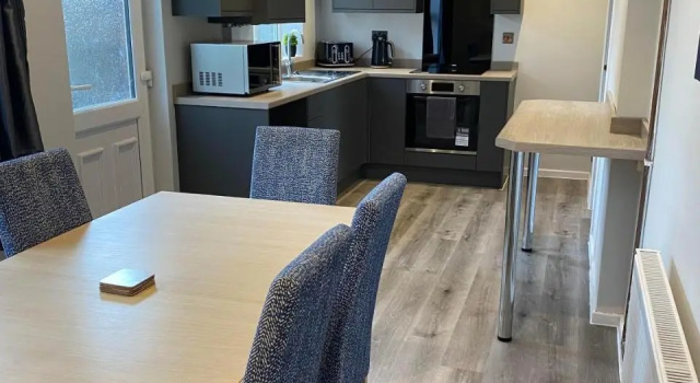 Spacious & Modern 3 Bed House