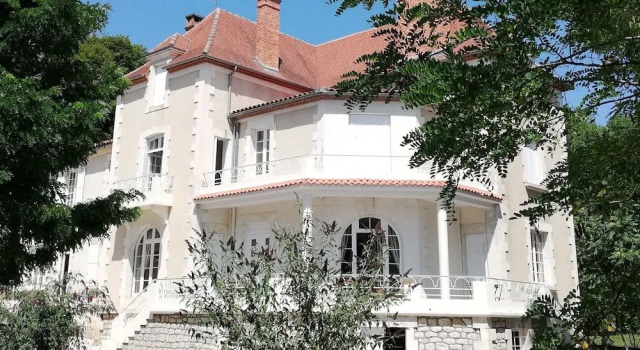 Vue du Château dExcideuil en chambres, Prenota Bed & breakfast Hotel a Aquitania con colazione, Colazione