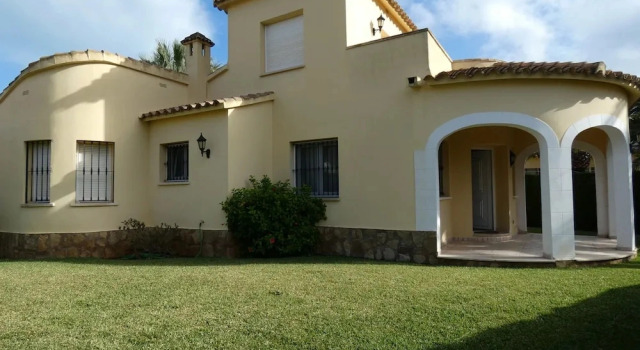 Ch103 in Oliva With 3 Bedrooms and 2 Bathrooms