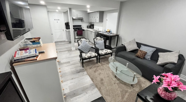 Luxury 2 bedroom 2 full baths rooms, Varaa Hotelli Brampton 