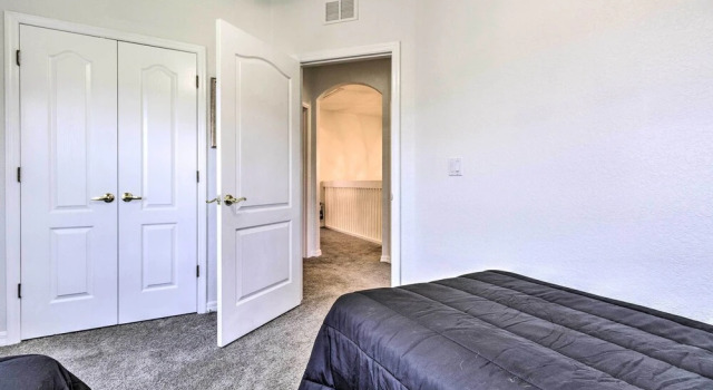 Апартаменты Kissimmee Townhome w/ Pool Access ~ 7 Mi to Disney