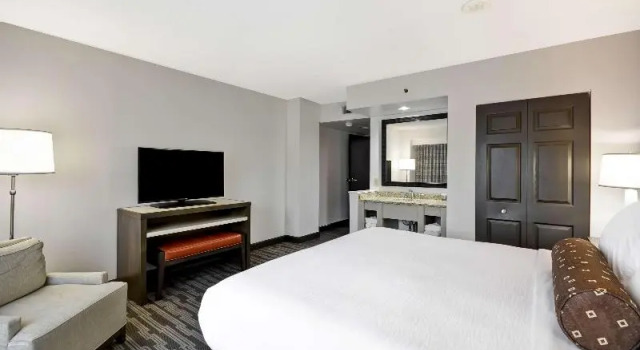 Люкс Presidential Отель Embassy Suites by Hilton Charlotte