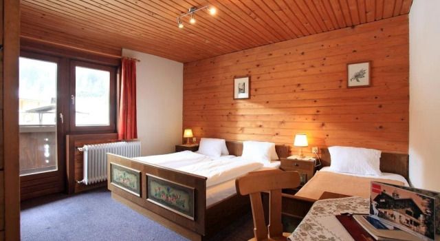 Gasthaus Steinberg, Rezerwuj Hotel Hotele w Tyrol z parkingiem, Parking