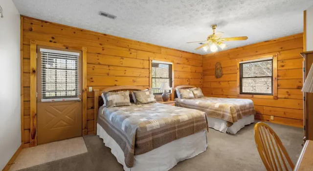 Country Pines Lodge, Забронировать Дом для отпуска Отели Great Smoky Mountains National Park с парковкой, Парковка