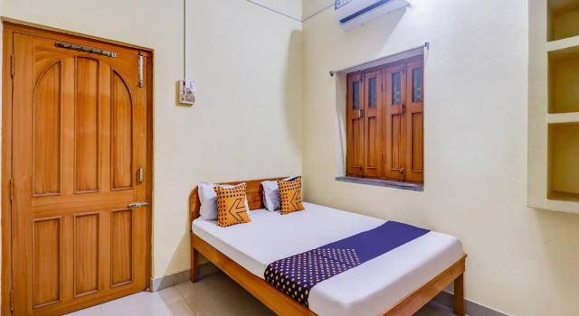 SPOT ON 79936 Shivaye Rest House, Book Feriehus Sommerhuse i Deoghar, Hytte
