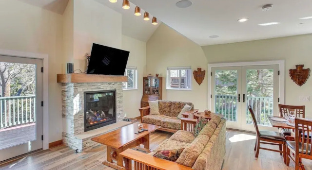 Коттедж Game Room & Deck: Pet-friendly Lake Arrowhead Home