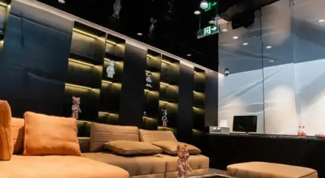 Leman Hotel (Harbin Shida Night Market Hexing Subway Station)