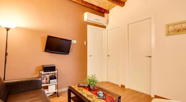 Modern 2 Bed Flat in Trendy Poble Sec, Забронировать Отель Барселона провинция Барселона, рядом с Приход Св. Августина