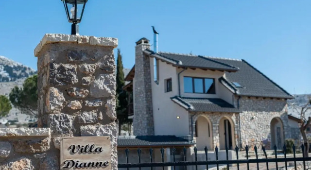 Villa Dianne Apt 2 Livadi Arachovas, Book Villa Hotels in Central Greece with Parking, Parking