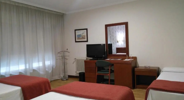 Трёхместный номер Standard Hotel Villa de Marin