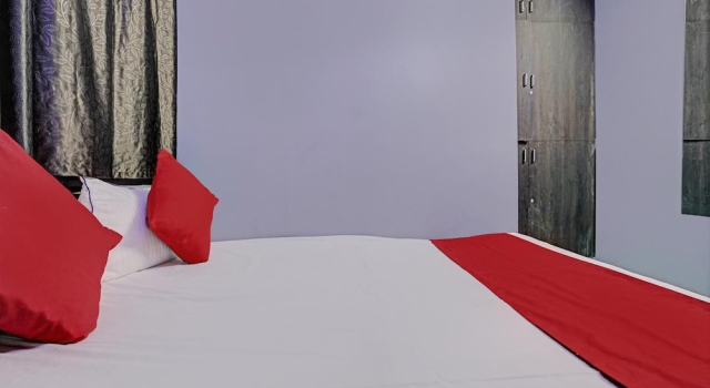 The Bull Group International, Book Hotel Hoteller i Surat med parkering, Parkering