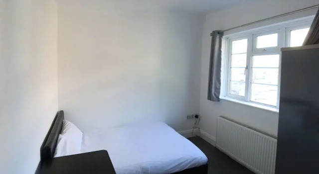 Room in Guest Room - Limehouse Townhomes- Modern Spacious Serviced En-suite Room With a Garden View, Забронировать Гостевой дом Гостевые дома Лондона, рядом с Парк и кладбище Тауэр-Хэмлетс, Гостевой дом