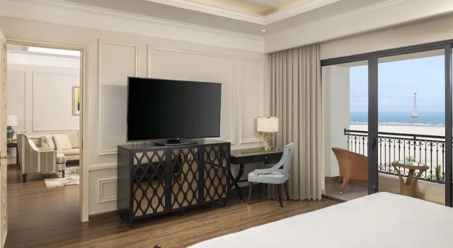 Люкс с балконом и с видом на сад Vinpearl Cua Hoi, Affiliated by Meliá