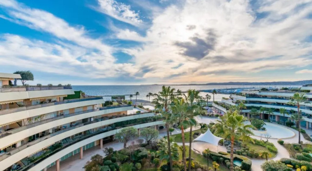 Двухместный номер Premium с балконом и с видом на море Holiday Inn Nice - Port St Laurent by IHG