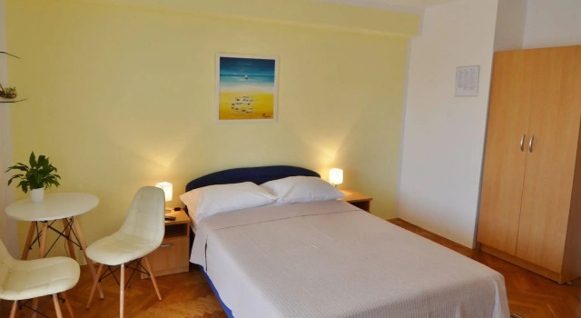 Apartments & Rooms Petra