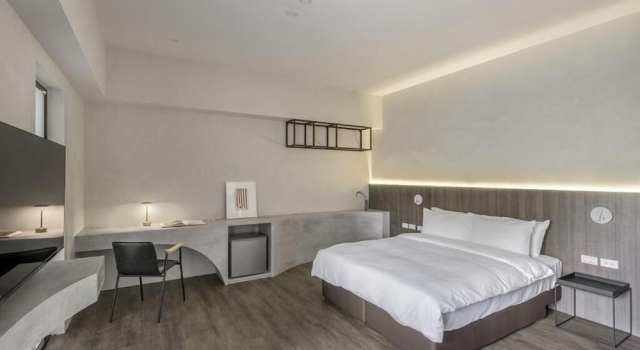 Двухместный номер Classic с балконом и с видом на город H suite inn