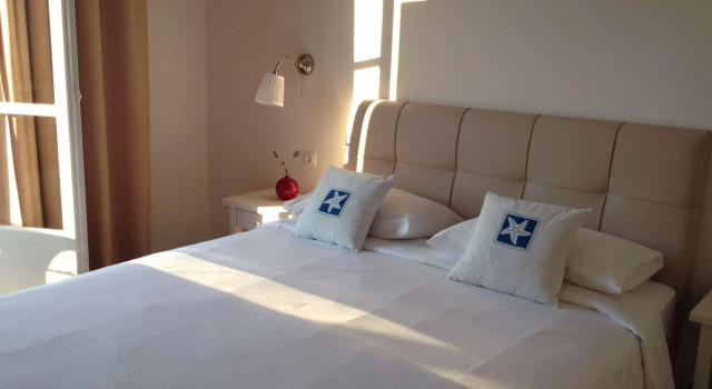 Alexandris Hotel, Varaa Hotelli Spetses Saronic Islands
