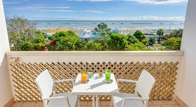 Трёхместный номер Standard с балконом и с видом на море Hotel Internazionale