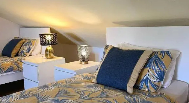 Кровать в общем номере (женский номер) с красивым видом из окна Ljmonade Hostel