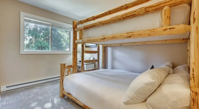 Апартаменты 1 Mi to Main St: Breckenridge Retreat w/ Hot Tub!