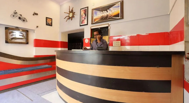 OYO 29411 Hotel Vanshika, Забронировать Отель Sadar Bazaar Агра