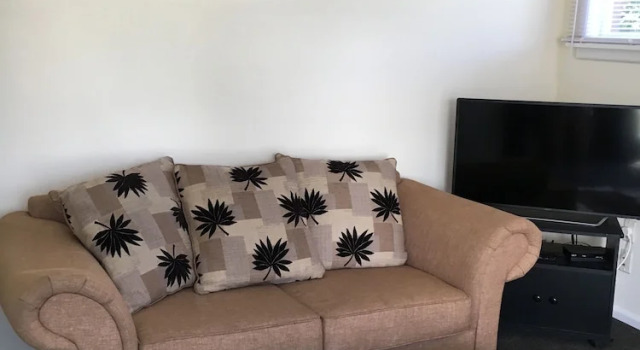 Home Away from Home-2 bedrooms, Забронировать Отель Отели Крайстчёрч с парковкой, Парковка