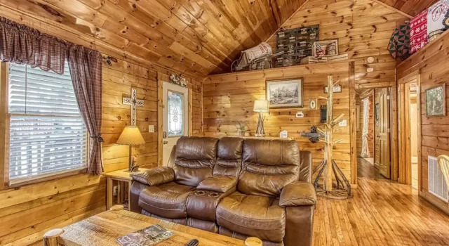Lil Country Cabin #262, Забронировать Дом для отпуска Пиджен-Фордж Great Smoky Mountains National Park, рядом с Парк гоночных аттракционов NASCAR SpeedPark Smoky Mountains